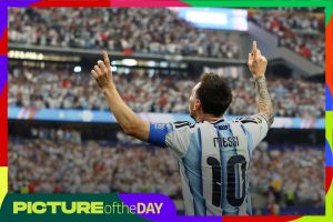 Khoảnh khắc World Cup: Messi trên đỉnh cao của các vị thần bóng đá