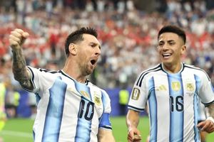 Messi lập kỷ lục, Argentina sớm giành vé vào vòng knock-out