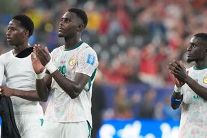 Rắc rối hậu trường níu chân đội tuyển Senegal