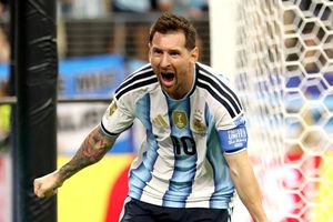 Chủ tịch FIFA chúc mừng Messi sau cột mốc lịch sử World Cup