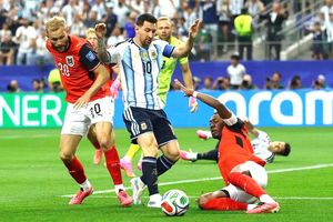 Kết quả Argentina vs Áo: Messi giúp nhà vô địch giành vé đi tiếp