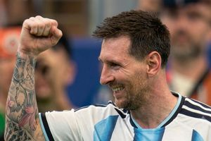 Messi viết lại lịch sử World Cup, Argentina sớm đoạt vé knock-out!