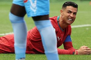 Báo Bồ Đào Nha: Ronaldo đuổi kịp Messi là bất khả thi