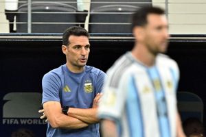 HLV Argentina: 'Khen Messi mãi cũng mệt'