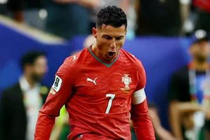 Ronaldo phá liền 2 kỷ lục World Cup của Messi