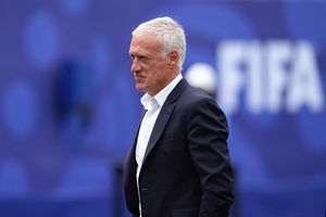 Deschamps bất ngờ tạm rời tuyển Pháp