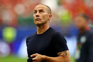 Cannavaro khuyên Ronaldo chơi thêm vài năm