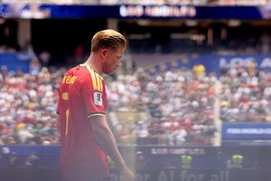 De Bruyne thành tâm điểm chỉ trích