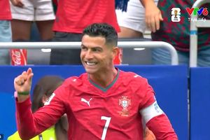 Ronaldo phá 2 kỷ lục của Messi tại World Cup