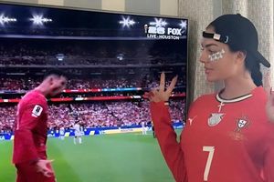 Bạn gái ăn mừng bàn thắng của Ronaldo