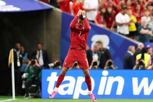 Ronaldo viết lại lịch sử World Cup