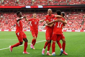 Thắng 2-1, Thụy Sỹ đứng đầu bảng B, đẩy Canada xa sân nhà