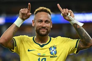 Siêu sao Neymar trở lại đầy cảm xúc