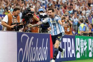 Cả thế giới già đi, Messi thì không