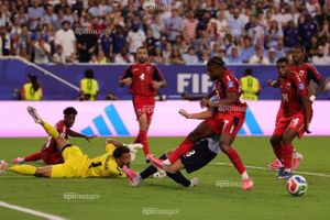 Sốc: Thủ môn 40 tuổi Cape Verde phá kỷ lục World Cup sau 36 năm