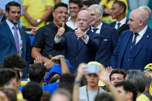 Bên lề World Cup 2026: Dự khán 2 trận cùng giờ