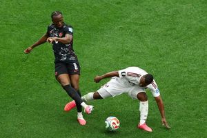Sân chơi World Cup cần nói không với bạo lực