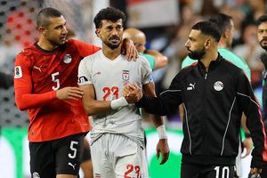 Ai Cập hòa Iran 1-1: Việt vị ngón chân, mất bàn thắng phút cuối