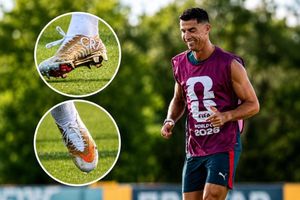 Đôi giày vàng đặc biệt của Ronaldo