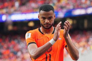 Tiền đạo Hà Lan chịu cú sốc mất con khi đang dự World Cup