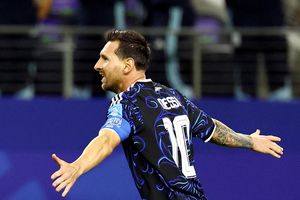 Messi khiến cuộc đua Chiếc giày vàng nóng lên