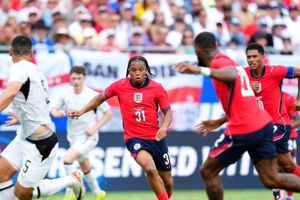 Rio Ngumoha: Báu vật không thể chạm tới của Liverpool trước sự chèo kéo từ Bayern Munich