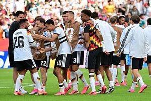 Đức - Paraguay: Xe tăng đối đầu bức tường thành vững chắc