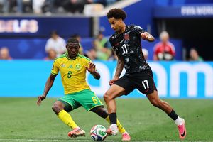 Nam Phi 0-0 Canada: Pha cứu thua trên vạch vôi