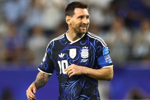 Phù hiệu độc nhất vô nhị của Messi