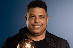Ronaldo tiết lộ Brazil khóc nức nở, đuổi Zidane ra khỏi phòng