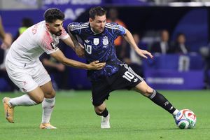 Messi đá như đi dạo vẫn lập kỷ lục, đối thủ chạy nhiều nhất World Cup bị loại