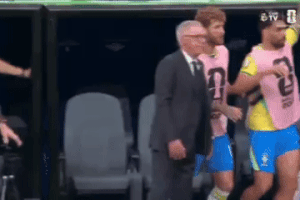 Ancelotti gây sốt với phản ứng lạnh như băng khi Brazil ngược dòng
