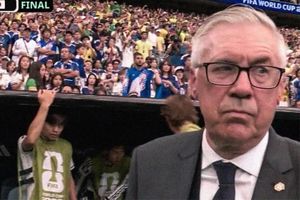 Ánh mắt của HLV Ancelotti khi Brazil hạ Nhật Bản gây bão