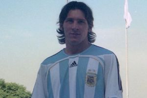 Ảnh chưa từng công bố của Messi năm 18 tuổi