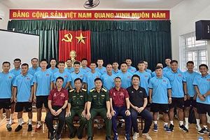 Đỗ Hùng Dũng làm lớp trưởng khóa học HLV tại Đà Nẵng