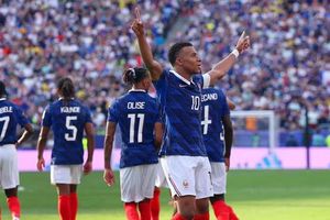 Đánh bại Thụy Điển, Mbappe đưa Pháp vào vòng trong