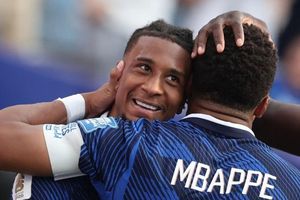 CĐV yêu cầu Real Madrid nổ 'bom tấn' Olise