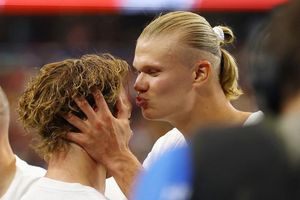 Haaland không cắt tóc vì nghe theo Ibrahimovic