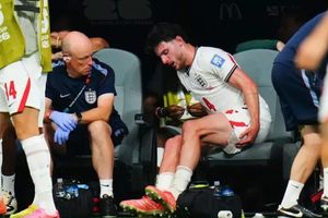 Hình ảnh đáng lo ngại của Declan Rice