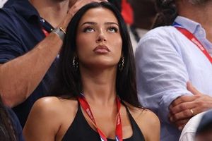 Dàn WAGs tuyển Anh thu hút ánh nhìn