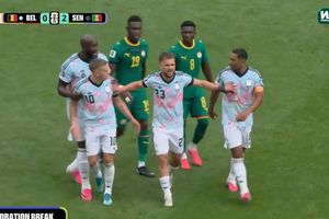 Cầu thủ Bỉ suýt ẩu đả giữa trận thắng nghẹt thở Senegal
