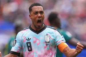 VAR, phạt đền phút 125 và màn ngược dòng tranh cãi đưa Bỉ vào vòng 1/8 World Cup