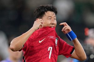 Báo Hàn Quốc: Son Heung-min bị loại vì trái lệnh HLV, bất đồng với đàn em
