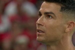 Ronaldo chết lặng rồi vỡ òa ở phút 90+16