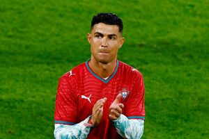 Người trực tiếp đe dọa suất đá chính của Ronaldo