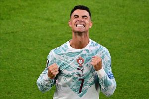 Thứ từng tước bàn thắng của Ronaldo lại cứu Bồ Đào Nha