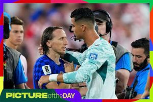 Khoảnh khắc World Cup: Cái ôm của Ronaldo và Modric