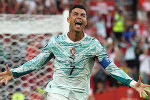 Cristiano Ronaldo phá dớp, lần đầu ghi bàn ở knock-out World Cup