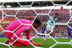 Ronaldo phá dớp, Bồ Đào Nha thắng kịch tính Croatia
