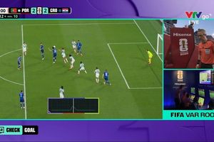 Công nghệ từng biến Ronaldo thành trò cười cứu Bồ Đào Nha thoát thua phút cuối